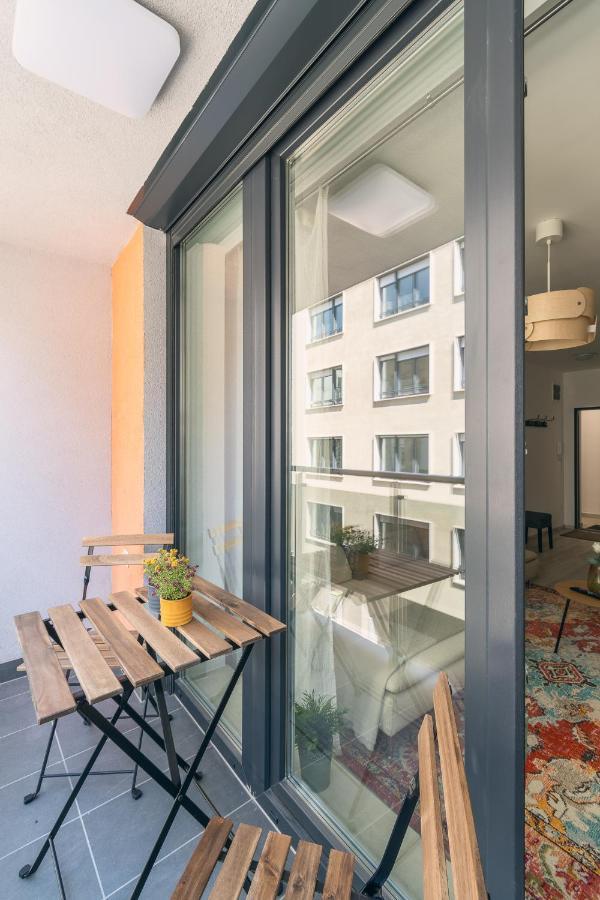 Corvin Apartment With Balcony And Ac بودابست المظهر الخارجي الصورة
