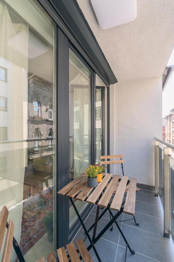 Corvin Apartment With Balcony And Ac بودابست المظهر الخارجي الصورة